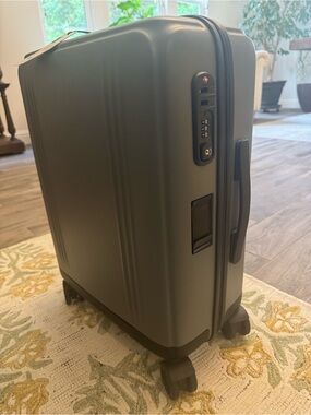 ZH zero Halliburton Hard Shell Carry On Luggage lightweight gray TSA 42L new